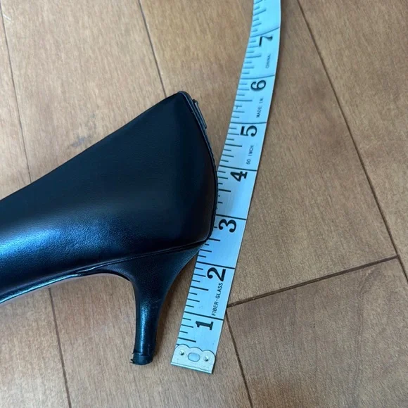 Coach Black Leather Women's Shoes in 7.5 - Picture 4 of 5